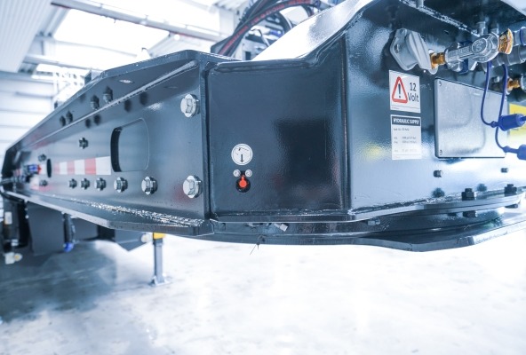 Centralized greasing point for all greasing positions on the gooseneck