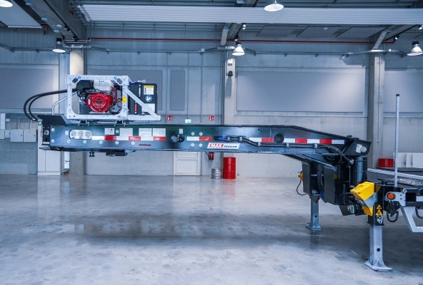 Hydraulic gooseneck with lift and lowering function