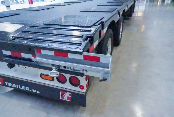 Widenable aluminum-ramp connection at the rear with preparation for hydraulic flip ramps